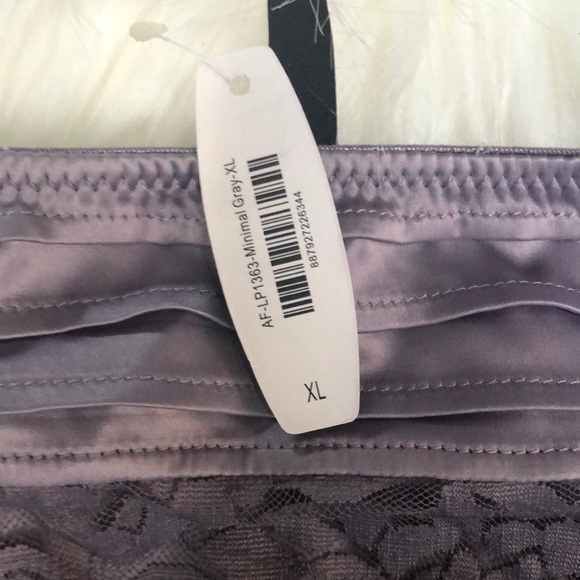 SOLD- Beautiful Lavender Satin & Lace Set - Picture 8 of 8